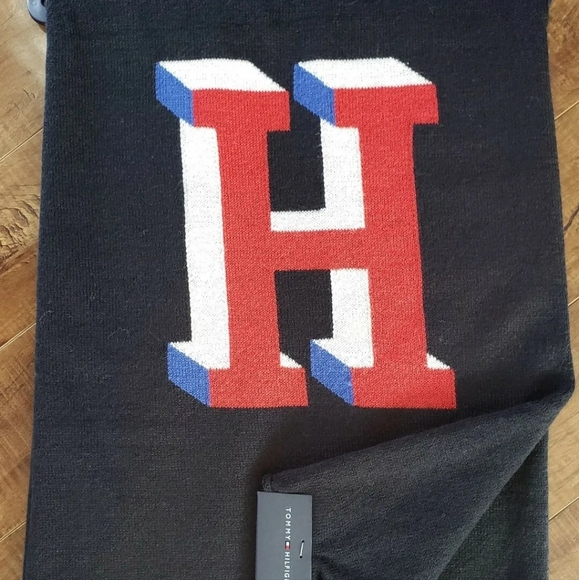 TOMMY HILFIGER "H" Block Font Soft Acrylic Knit Scarf 68"x24" + Scarf Hanger - Picture 3 of 7